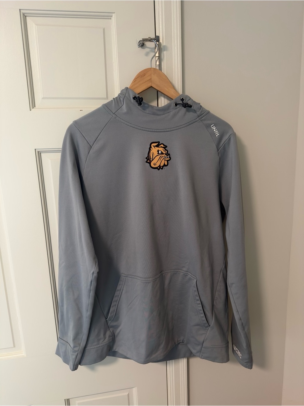 UNRL NCHC UMD Bulldogs Gray Crossover Hoodie, M